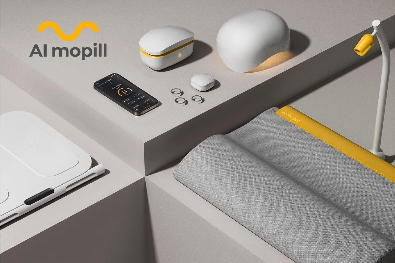 AI Mopill: Smart wellness device set with AI-driven health monitoring gadgets.